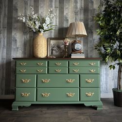 πΊ Newly Refinished Cherry Solid Wood 9 Drawers Dresser/ Sage Green/ I Can Deliver
