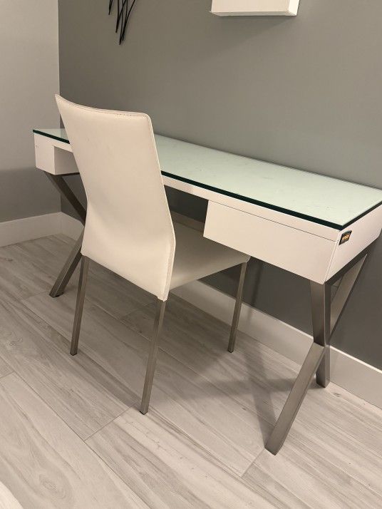 Carlo Perazzi ** Matching Dresser and Platform Bed