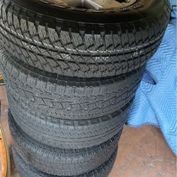 5 Jeep wrangler rims and tires one tires new  Size rims p255/70R18