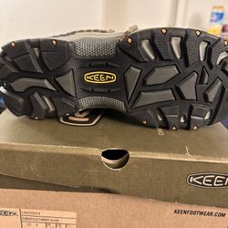 Keen New Boots For Women  Size 8