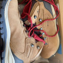 Columbia Women's Newton Ridge Plus Waterproof Amped Wide Hiking Boots Size 11