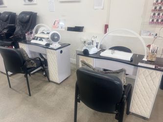 Manicurist table x2