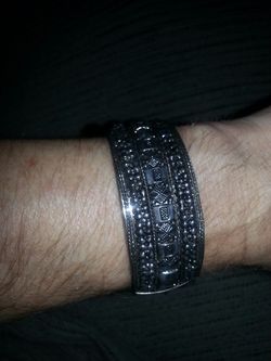 bracelet very nice..