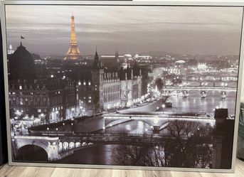Eiffel Tower picture with frame