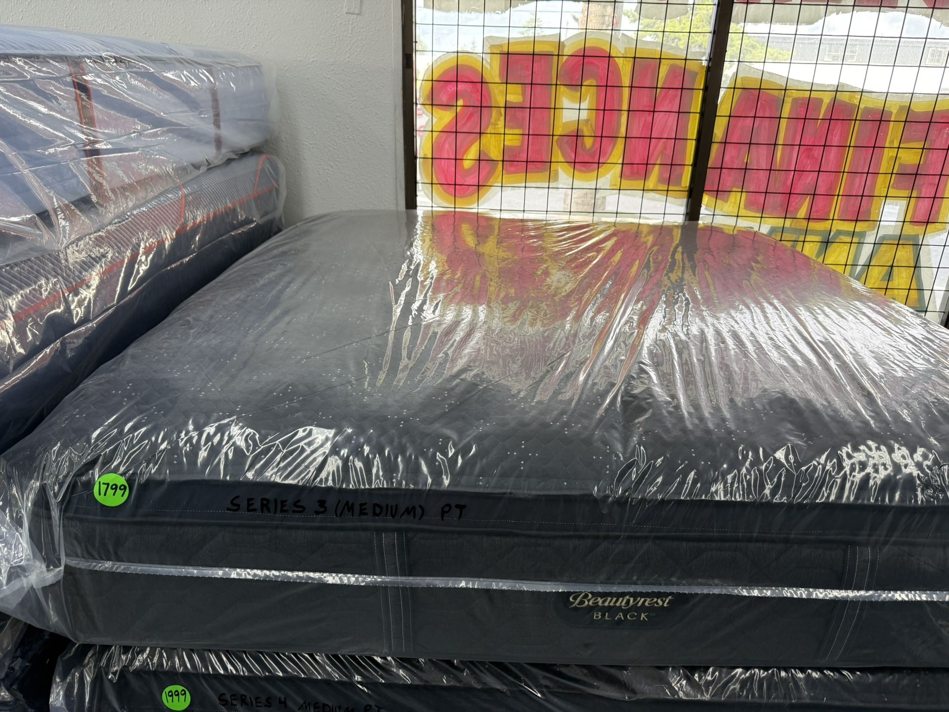 KING SIZE SIMMONS BEAUTYREST BLACK SERIES 3 (MEDIUM) PILLOW TOP MATTRESS & BOX SPRINGS BED SET