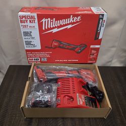 Milwaukee M18 Cordless Multi Tool Kit With Battery and Charger
