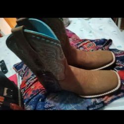 Lady Boots Size 9/Botas Mujer Size 9