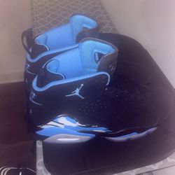 Jordan’s , size 9 In Men , Color:Black And blue 