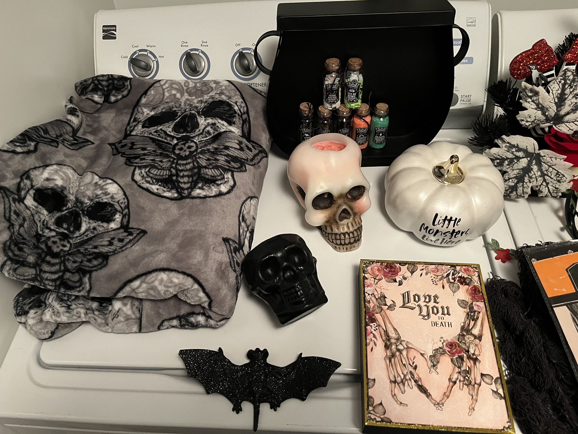 Halloween Decorations Lot