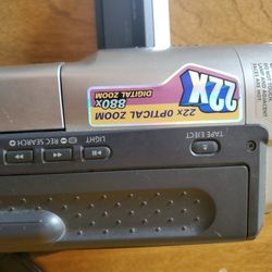 Camcorder Samsung SCL770 E/Charging Cable And 1 Tape. 