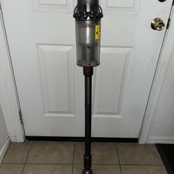 Dyson V10 cyclone Chrodless Vacuum 