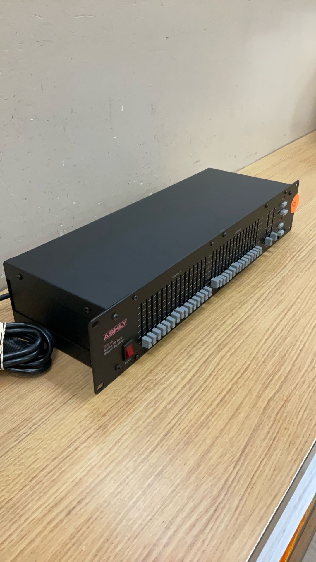 ASHLY GQ215 STEREO 15 BAND GRAPHIC EQUALIZER.