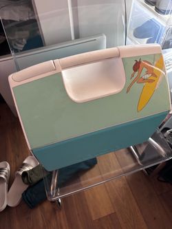 Igloo Retro Cooler with Surfer Graphic