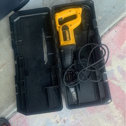 DEWALT Saw 