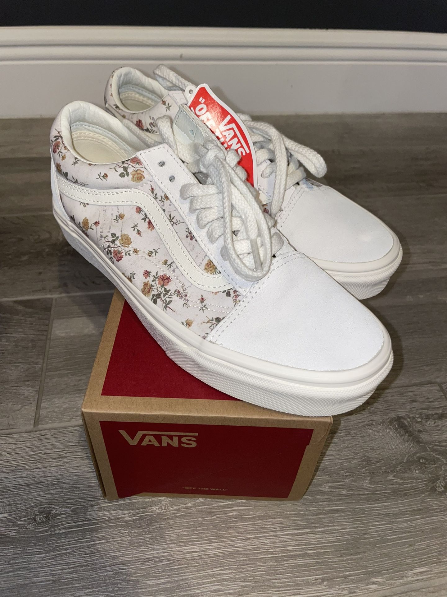 Vans Women’s 9.5 Brand New
