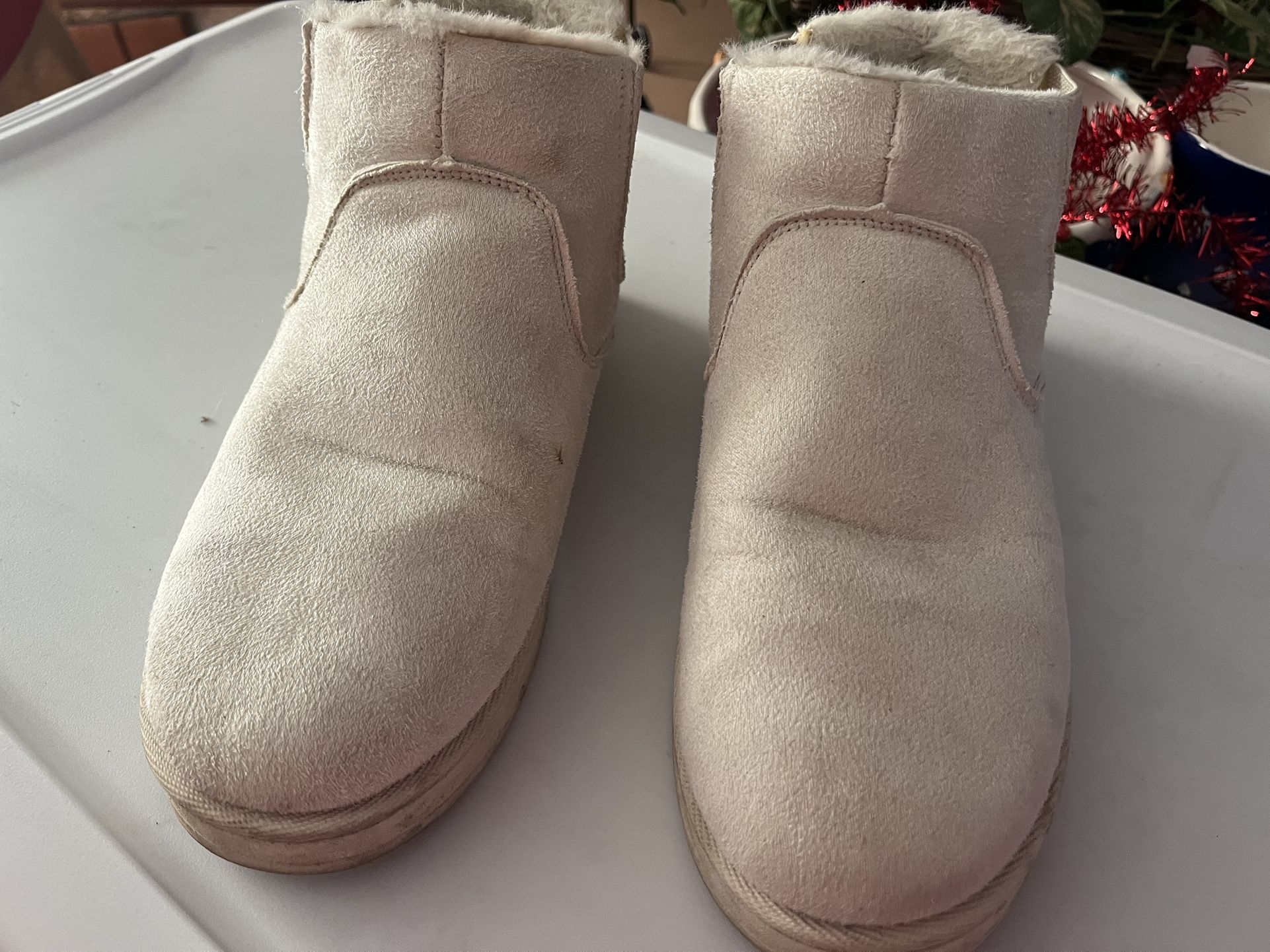 Crème Boots Size 9