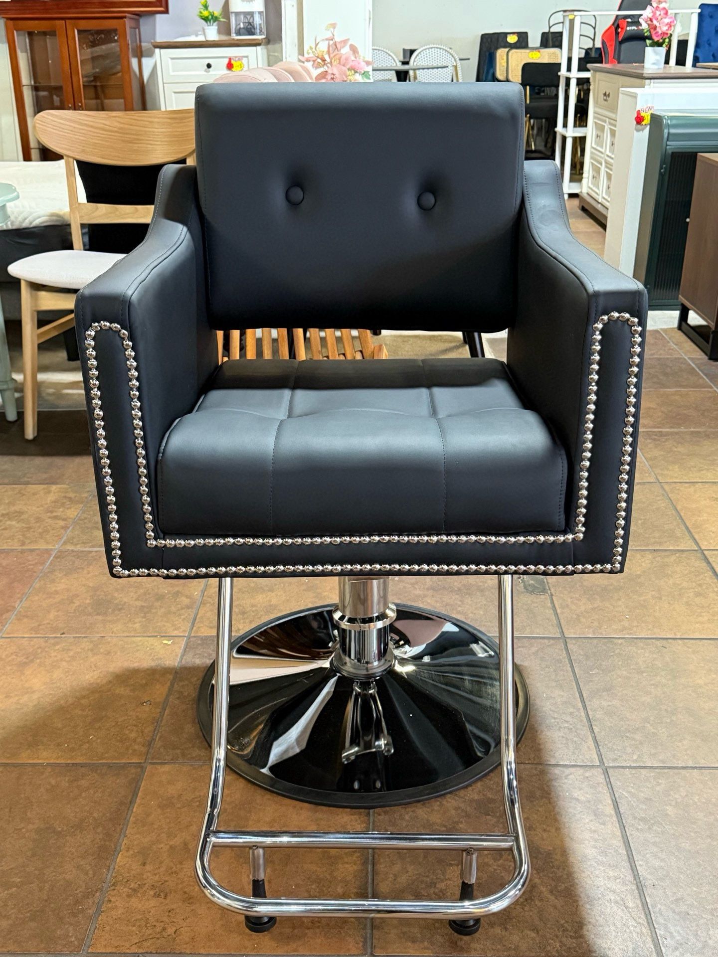 Vintage Hydraulic Swivel Salon Chair with Adjustable Height – Premium Artificial Leather Upholstery, High-Density Foam Cushioning, Classic Styling Ch