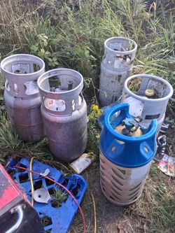 12 empty forklift LP tanks 4 in date plus aluminum lot