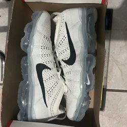 Nike Vapormax Flyknit Size 10