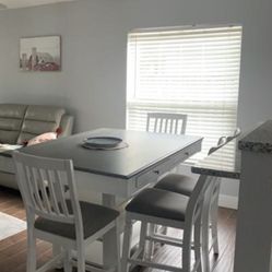 Kane’s Dinning Set Barely Used