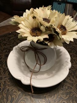 Vintage pitcher and wash basins with sunflower boutique