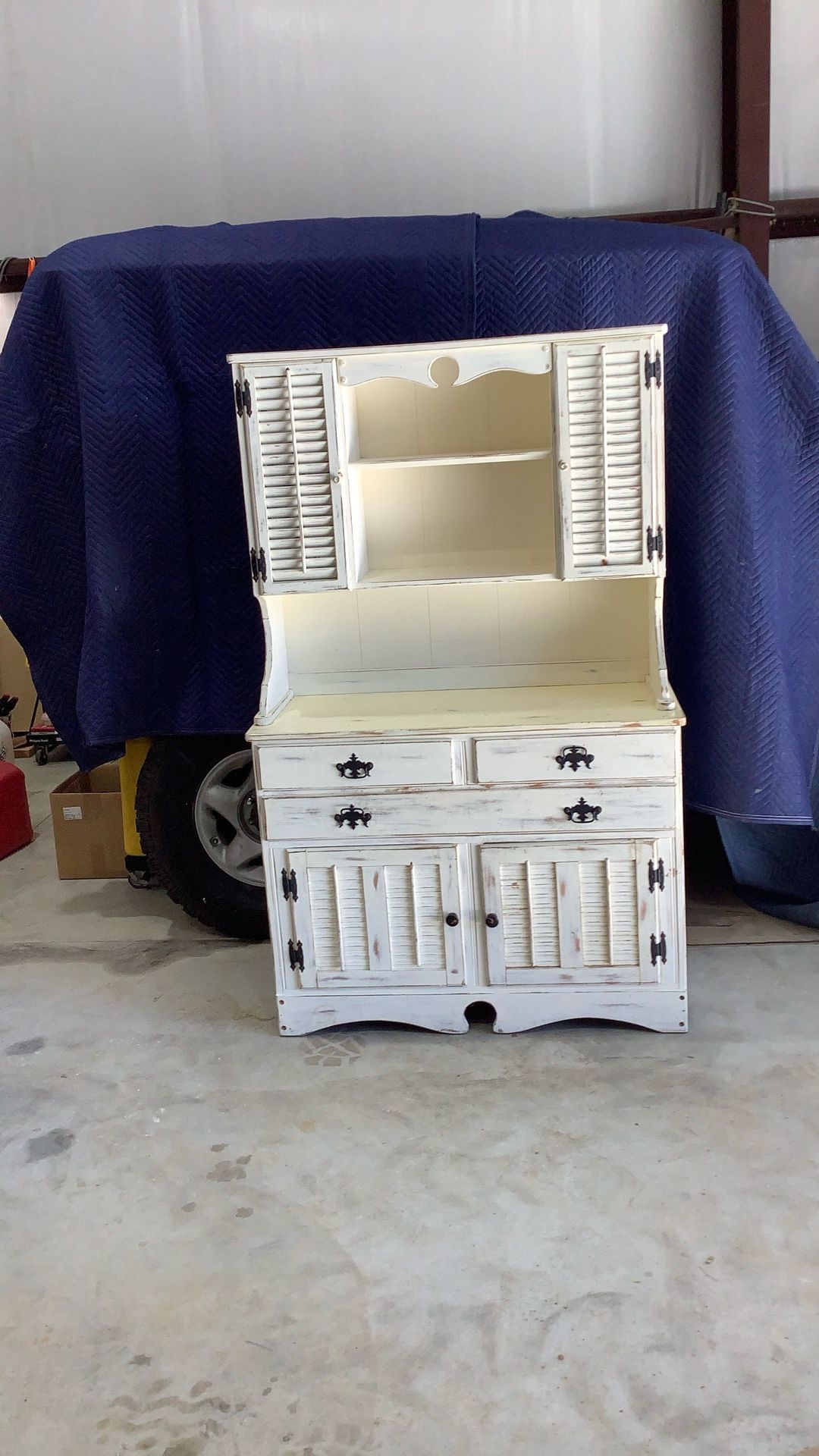 Small Hutch - $20