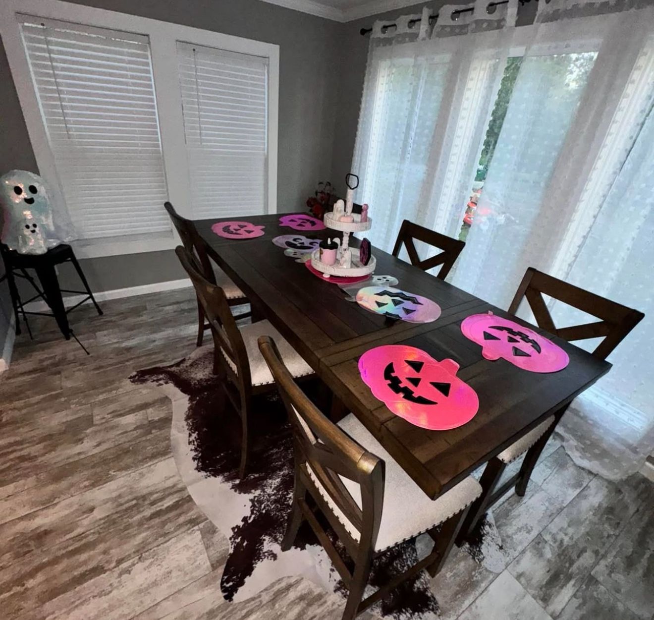 Brown Dinning Table 