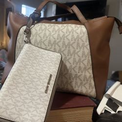 Michael Kors Tote & Wallet Set