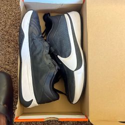 Zoom Freak 5 TB Black White