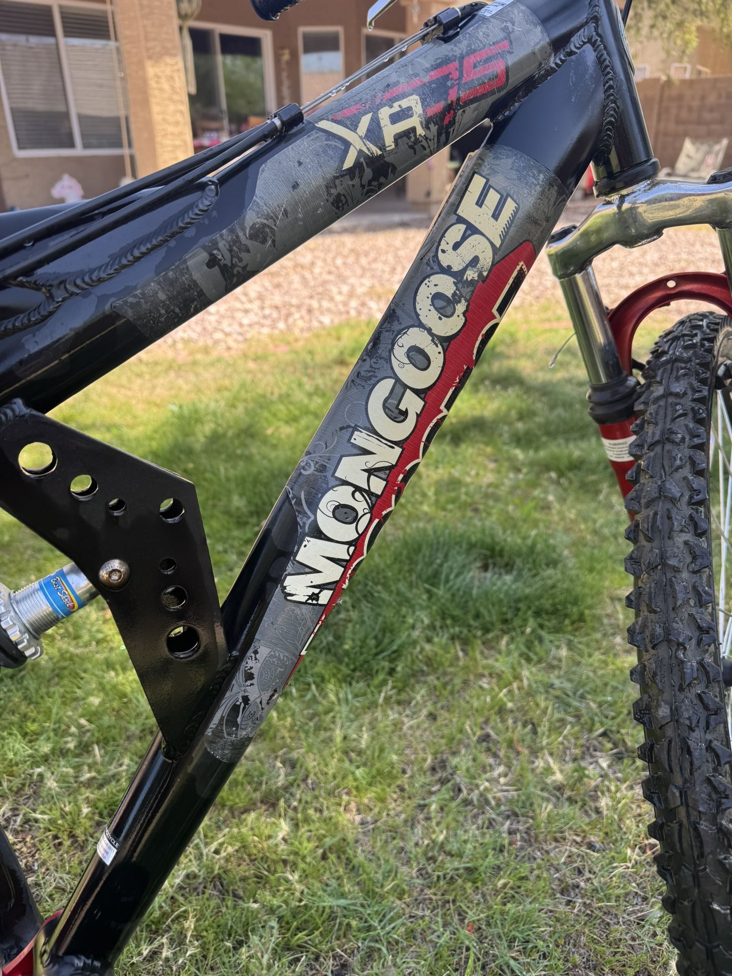 Mongoose Womens Mountain Bike 26 Inch Women's Mongoose 26 Inch