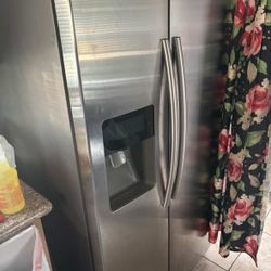 samsung Refrigerator  need gone asap