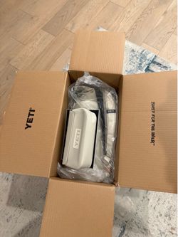Yeti Hopper M12 Backpack Cooler + Yeti Sidekick Dry 1L