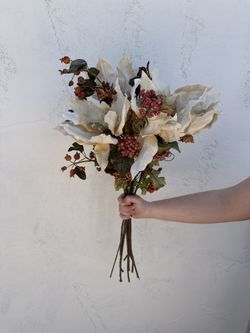 Artificial Flowers With Berries (9 Stems)