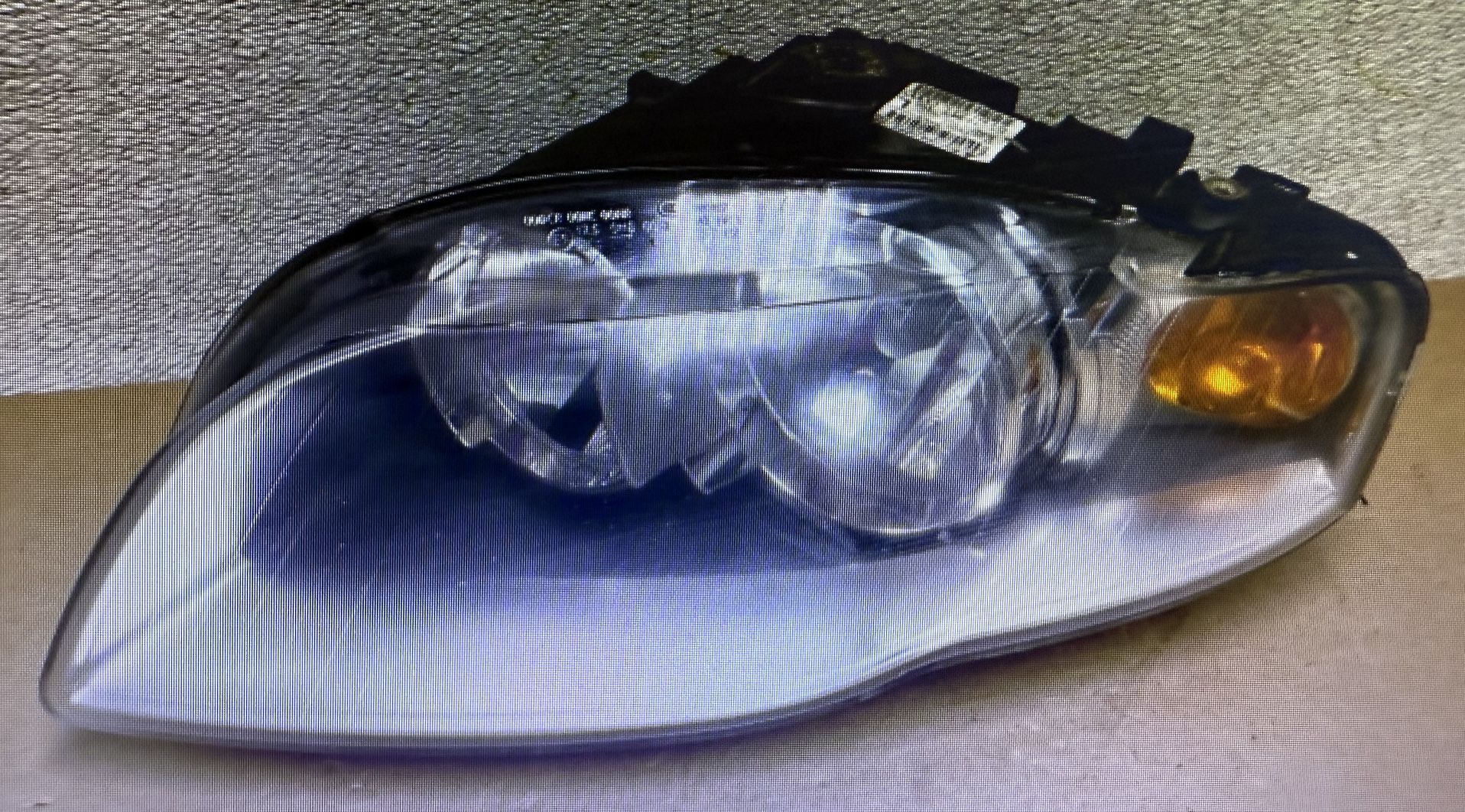 2009 Audi A4 Left head light halogen 