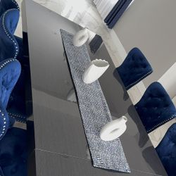 Beautiful Dinning Table 