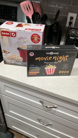 Dash Popcorn Maker &  Pop ‘N Dulge Popcorn set
