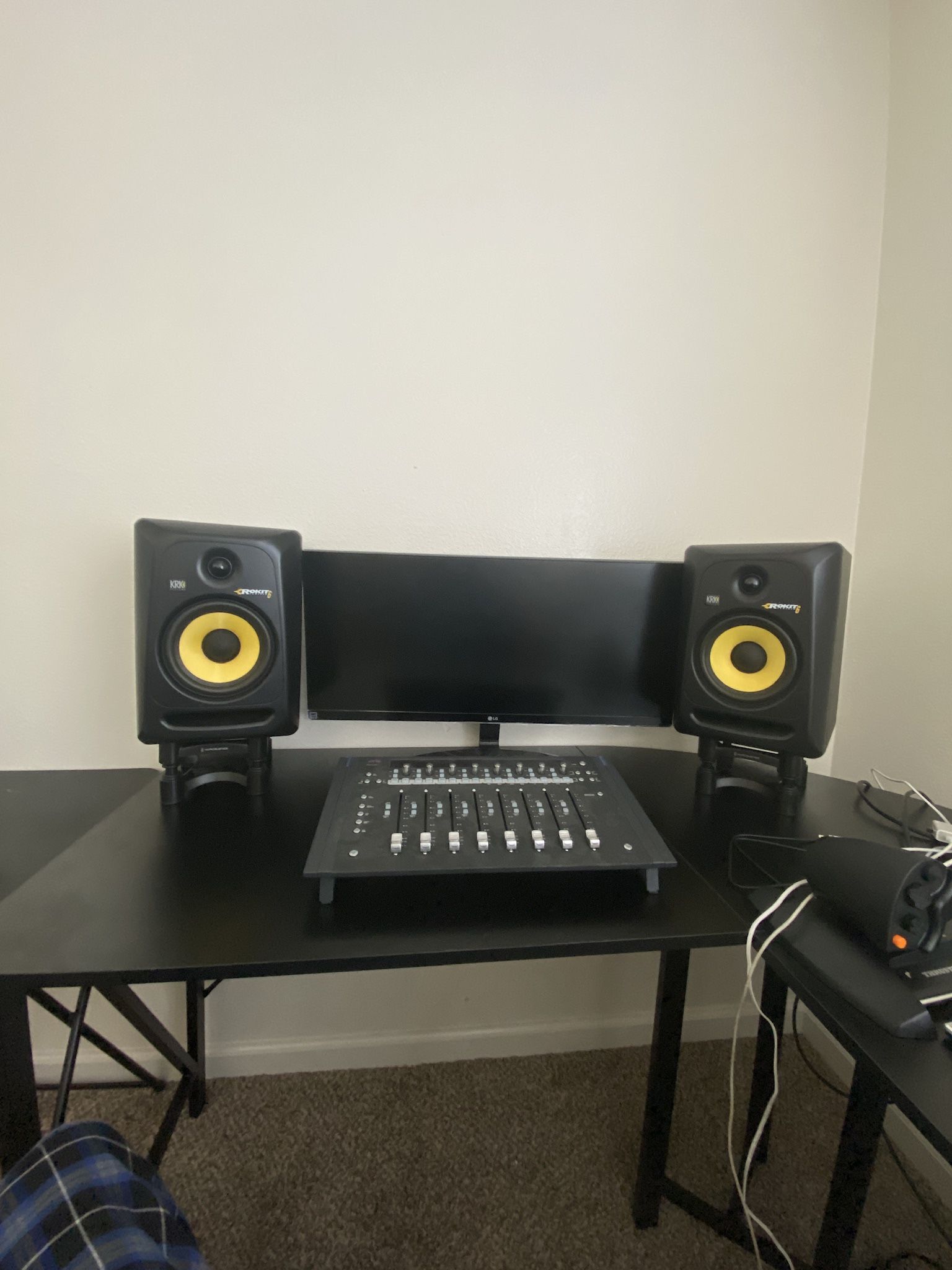 Avid Artist Mix – 8 Motorized Fader Control Surface – $525 – Camarillo