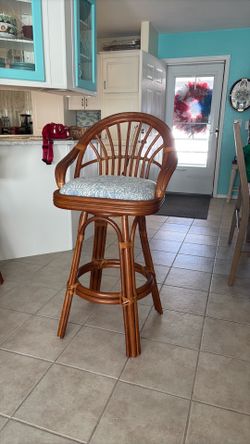 Rattan bar stools excellent condition 31 inches high