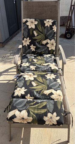 VINTAGE HAMPTON BAY PATIO LOUNGE CHAIR 59"