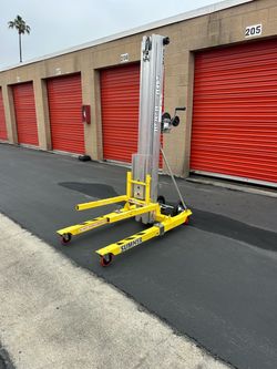 2023 Sumner Model 2112 Material Lift / Contractor Super Lift