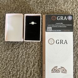 Moissanite Engagement Ring 💍