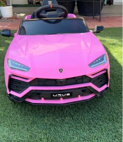 Licensed Lamborghini Urus 12V kids ride-on in excellent condition