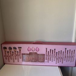 Glitz And Glam Makeup Brushes Pink