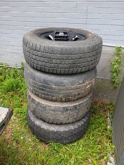Dodge ram 1500 4x4  tires and rim 285/70 R17