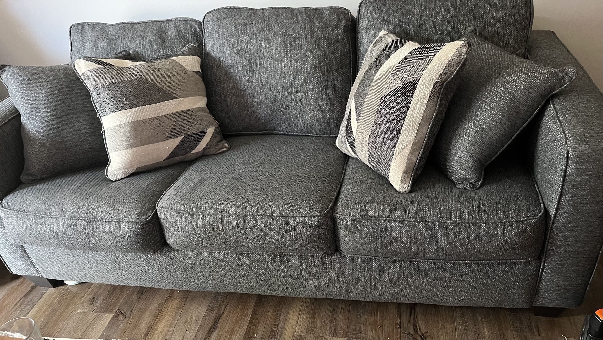 Rooms To Go Couch / Sofa 