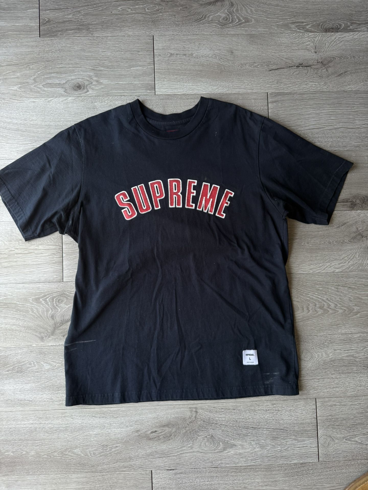 SUPREME Black Arc Logo Tee (Size L)