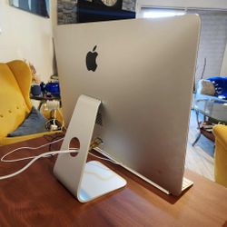Imac 21.5-inch 2017 Intel Core i5 2.3 GHz 8GB RAM  1TB SATA DISK  macOS Monterrey  version 12.5. Nothing wrong.  **  NO TRADES **
