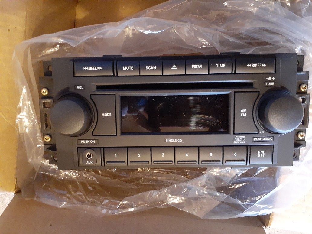 OEM DODGE CHRYSLER JEEP AM FM Radio CD Disc Player with AUX IN STEREO RECEIVER