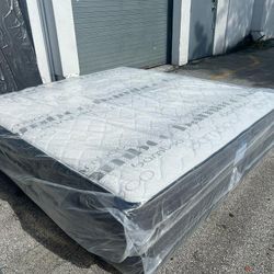 NEW MATTRESS KING SIZE PLUSH WITH BOX SPRING 
