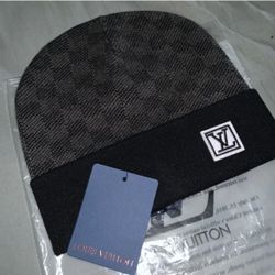 Brand New Louis Vuitton Checkered Knit Beanie – Gray/Black